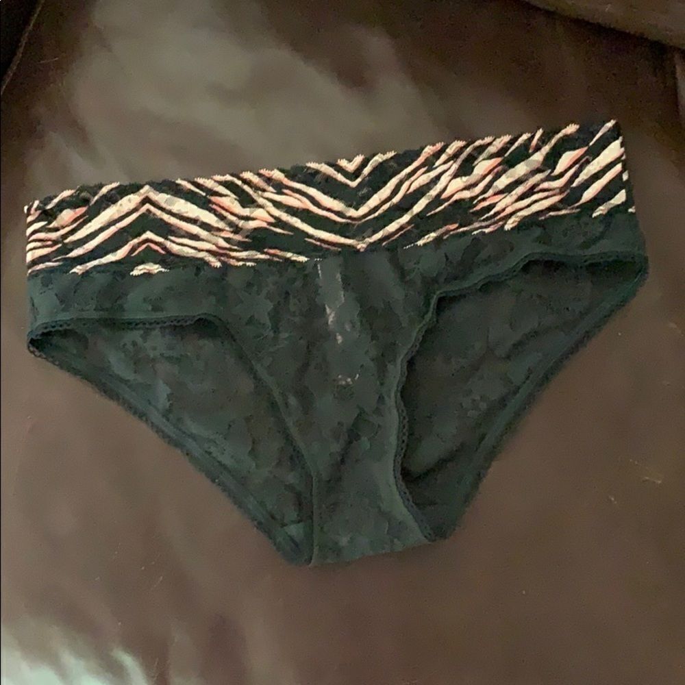 New Victoria’s Secret hip huggers panty - Picture 1 of 3